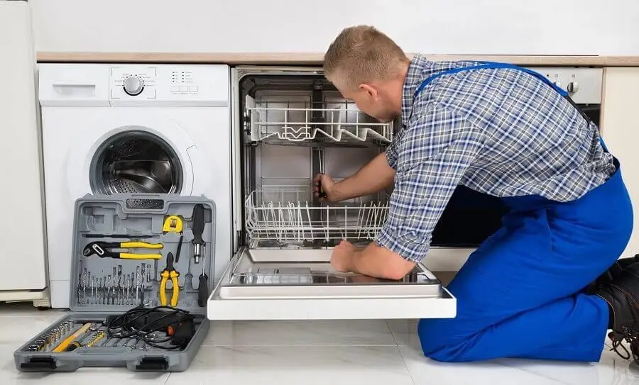 Kızılcahamam Gorenje servisi teknisyen ekibi beyaz eşya tamiri yaparken